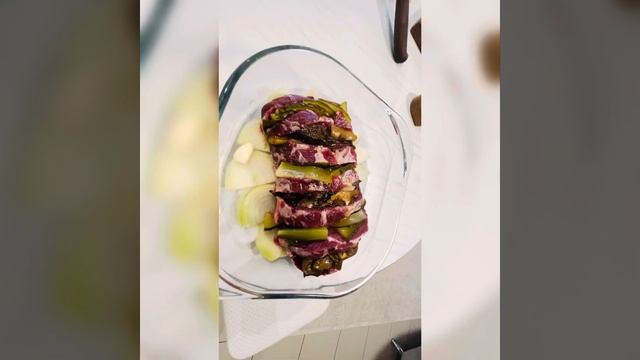 ГОТОВИМ КАБАНА С ОГУРЦОМ И ГРИБАМИ В ДУХОВКЕ #еда #охота #охотник #рецепт #охотники #кабан