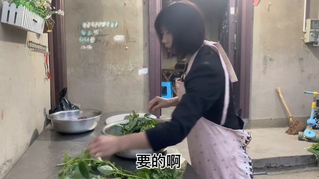 大姐今天有口福了，美女同学拿一大盆鱼过来一起吃，非常过瘾【乡村大姐】 смотреть онлайн