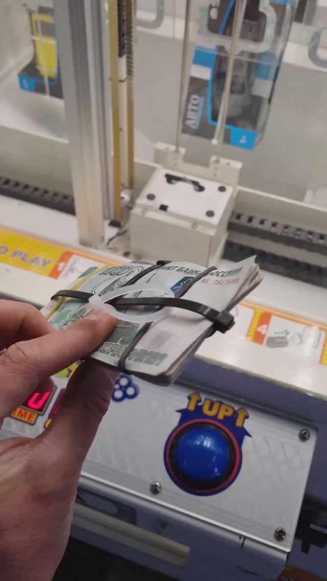 Выиграл Топ Приз, Развлекательный Аппарат с Призами смотреть онлайн