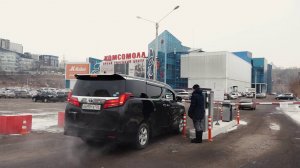 ПЛАТНАЯ ПАРКОВКА У ТРК «КОМСОМОЛЛ» ВЫЗЫВАЕТ МНОГО СПОРОВ