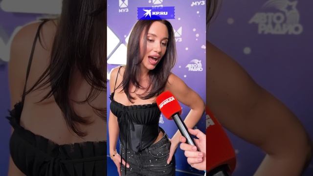 MIA BOYKA похвасталась знанием языков