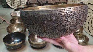 Кованая поющая чаша Back side heavy carving (24 см, нота: Ре, 146 Гц) /Singing Bowl/ shamanic.moscow