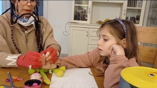 שיעורי גיטרה למתחילים | קטנטנים | שיעור מס׳ 3 עם אביגיל (חלק 1) | GALLA GUITAR смотреть онлайн