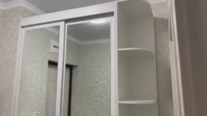 Шкаф купе белый с зеркалом и угловым элементом (артикул 1083590)