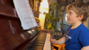 Гавриил читает ноты Лебединого озера