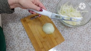 Салат ЛУКОВЫЙ!🧅ПРОЩЕ не ПРПРИДУМАЕЩЬ!🤷 ТРИ ингредиента плюз МАЙОНЕЗ!👍