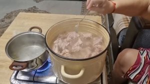 фкусная минутка-холодец из куриных крылышков и вареники с картошки и шкварок ,да  с жареным лучком
