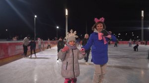 На площади перед ДК «Яуза» работает большой каток