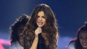 RARE: Selena Gomez - Kill Em With Kindness (Live at WE Day 2016 UNDUBBED)