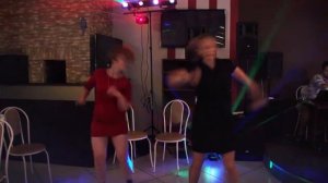 Вот как надо зажигать ! Russian girls dance !