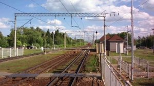 Питерский электропоезд прибывает на платформу Взлетная