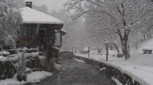 4K HDR Snowfall & River - Stream Sounds & Heavy Snow Falling - Snowy Winter Vill