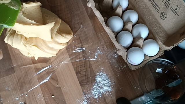 Медовик с карамельным кремом #будни #выпечкаизтеста #медовикторт