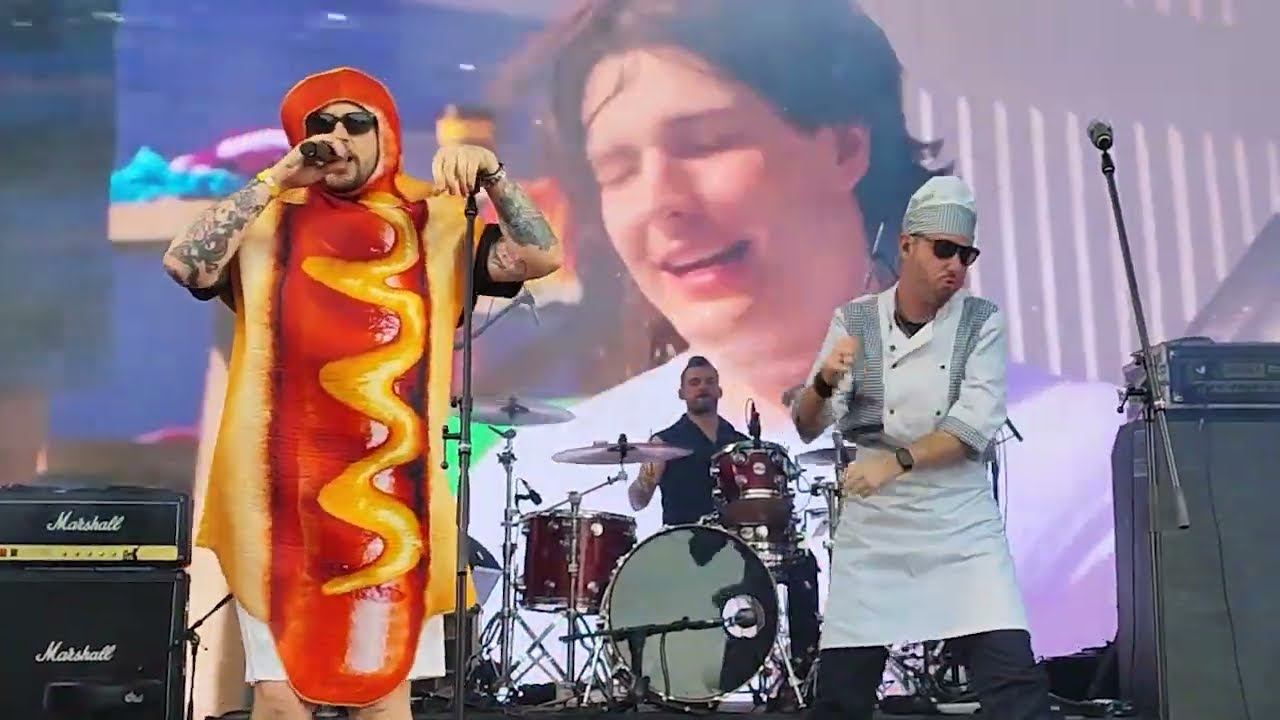 The Translators - Я потею / Robbie Williams - Let Me Entertain You Russian cover / Русский кавер смотреть онлайн