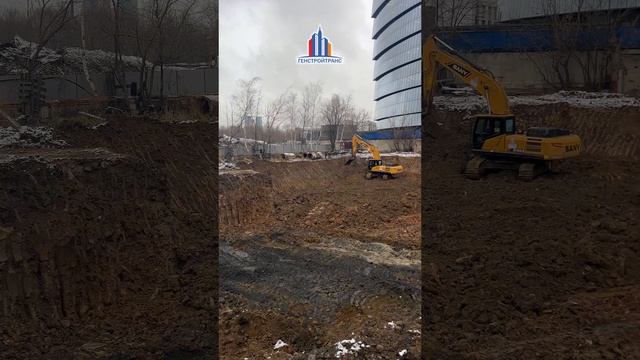 Формирование откосов и доработка дна котлована #генстройтранс #гст #строительство #shorts