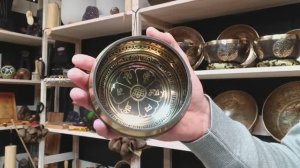 Литая поющая чаша (10,5 см, нота: До, 554 Гц) / Black Tibetan singing bowl / shamanic.moscow