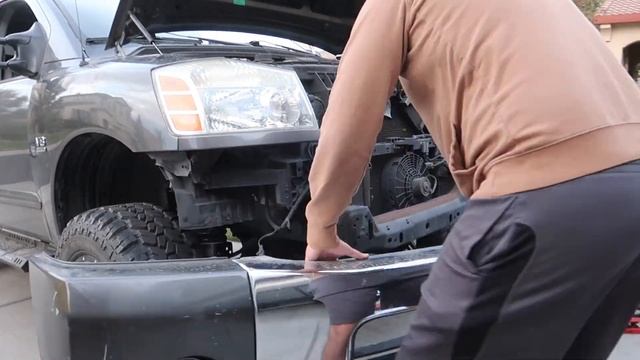INSTALLING THE ROUGH COUNTRY BULL BAR ON A Nissan Titan WITH LED LIGHTS! смотреть онлайн