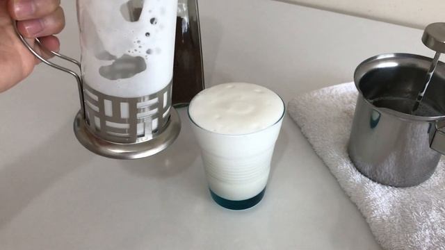Evde süt köpürterek kolay latte - Cappuccino (sütlü kahve) yapımı