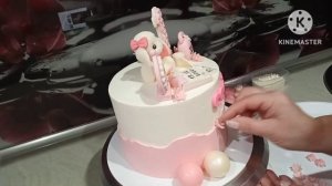 Идея оформления тортика для девочки на годик.