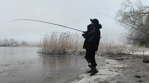 Зима. Приехал в ночь половить Лещей с Палаткой.Фидерная ловля в мороз на реке.