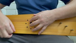 «Разлилась речка быстрая» на гуслях