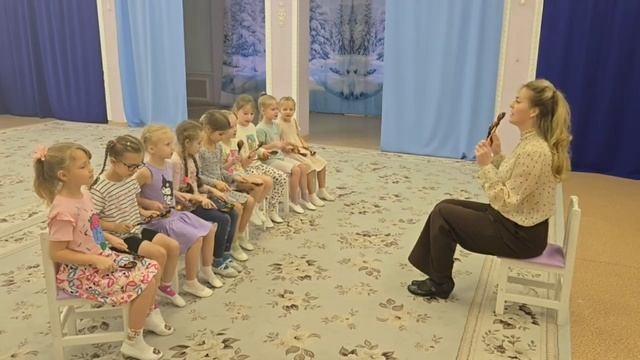 Музыкальное ритмическое упражнение "Веселые ложки"