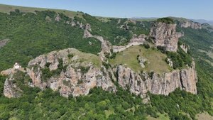 Шоанинский храм на скале рядом с г.Карачаевск