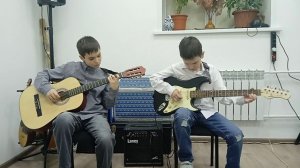 "Утренняя песня" - композитор Александр Виницкий.