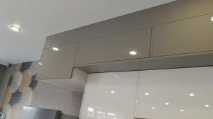 Сборка кухни Леруа Мерлен с фасадами Аша и столешницей Рашчер