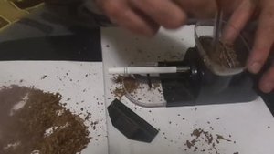 Изготовление сигарет из натурального табака механической и электрической машинкой .