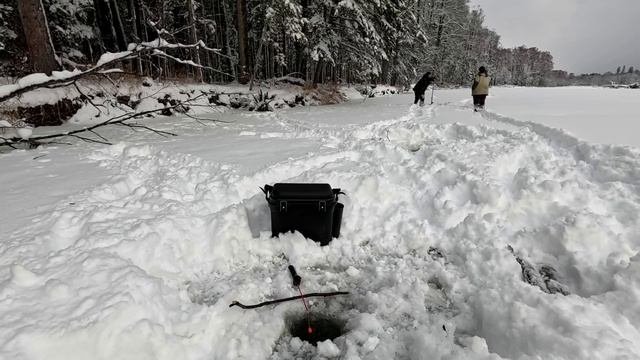 Горная рыбалка ранней весной, рыбалка со льда, ловля Тайменя и Ленка на живца на Дальнем Востоке.