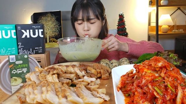 ASMR)  공복에 야들야들한 수육 보쌈 오늘 담근 김장김치 달콤 고소한 콩국수 날치알주먹밥 한식먹방 Pork Belly Kimchi cold bean noodles MUKBAN