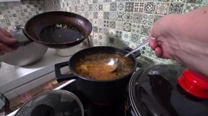 Очень красивые и вкусные щи. Он не на СВО, а в воинской части служит. В нашем детстве такого не было