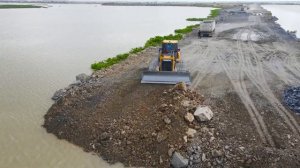 Строительство, дорога на озере