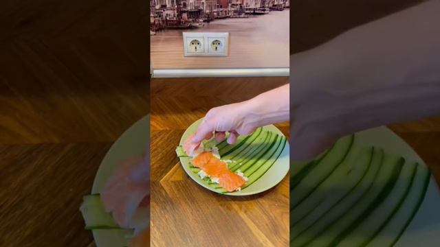 Твородныц сыр, огурец, авкадо, слабосоленая семга