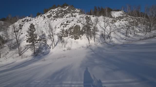 На снегоходе, скалы урочища Жерновка смотреть онлайн