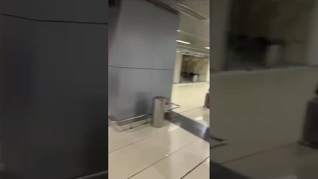 Последние пассажиры бегут из аэропорта Дамаска