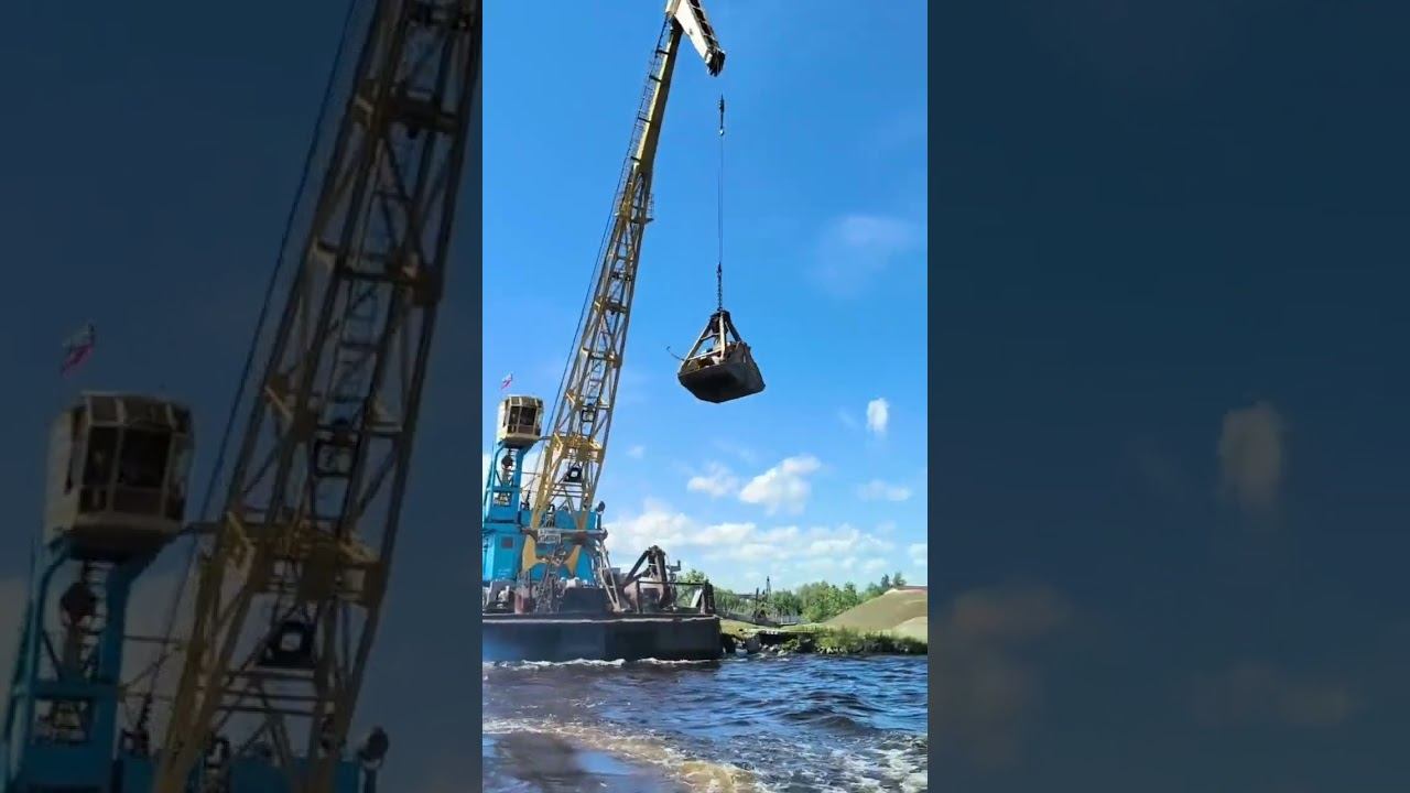 Разгрузка щебня плавкраном. #рыбалка #охота #щебень #плавкран #строительство #стройка смотреть онлайн