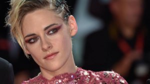 Звезда «Сумерек» вышла в свет в микрошортах