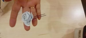 Шпилька с белой розой ручной работы