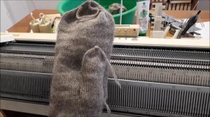 Как вязать варежки вкруговую на вязальной машине без гартер бара