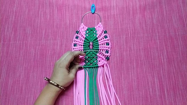 How to make macrame mobile holder (New)/मेक्रम से बनाइए न्यू डिजाइन में मोबाइल होल्डर। смотреть онлайн