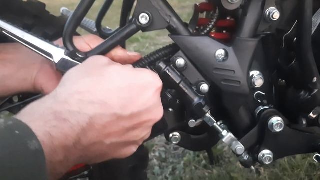 замена тормозных шлангов на кроссовом эндуро питбайке мотоцикле на примере прогаси 150