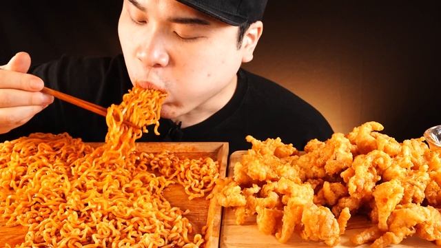 바삭하고 쫄깃한 무뼈닭발튀김과 불닭볶음면 먹방~!! 리얼사운드 ASMR Mukbang(Eating Show)