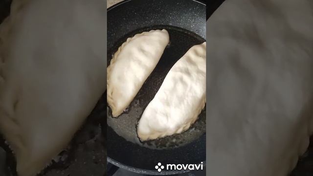 Готовлю чебуреки с картошкой😀#чебурек #чебуреки #чебурекирецепт