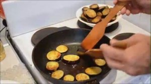 Закуска из баклажанов с помидорами и чесноком.