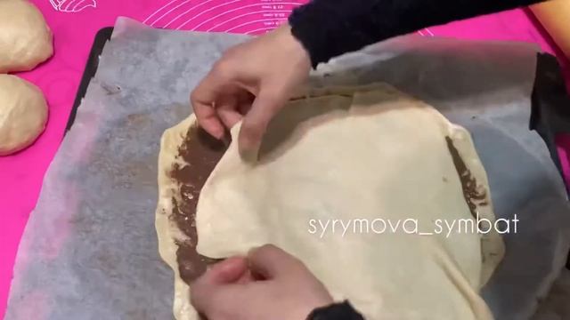 шоколадный булочки. түрік халқының бәліші. Шоколад қосылған бәліш. Турецкая булочка с шоколадом