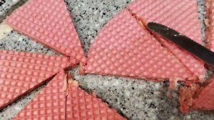 Треугольники из фарша и вафельных коржей - простой рецепт