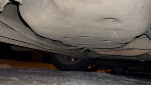 Ниссан Тиида гул из под бензобака