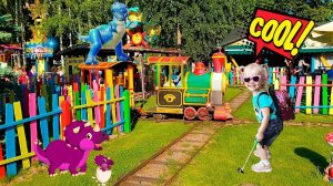 Детские игры на аттракционах: катаемся на паровозике!